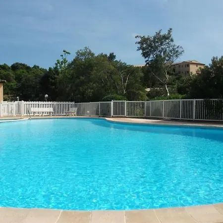 Apartment Climatise 4 Personnes Dans Avec Piscine
